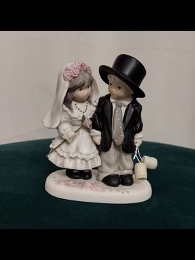 Enesco "Promises of Love" 1997 Porcelain Bride and Groom Figurine